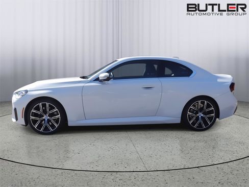 Used 2022 BMW 230i Coupe w/ Premium Package image 4