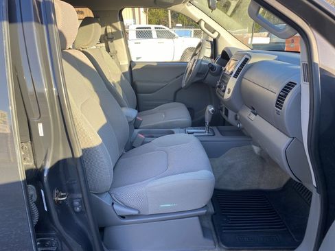 Used 2015 Nissan Frontier SV image 15