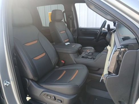 Used 2025 GMC Sierra 2500 AT4 w/ AT4 Premium Plus Package AWD/4WD image 34