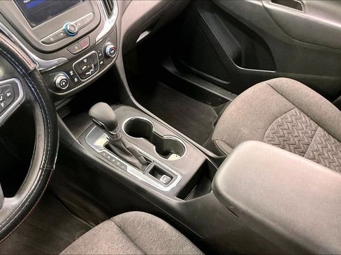 Used 2022 Chevrolet Equinox LT FWD image 16