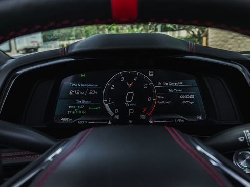 Used 2022 Chevrolet Corvette Stingray Premium Conv w/ Z51 Performance Package RWD image 17