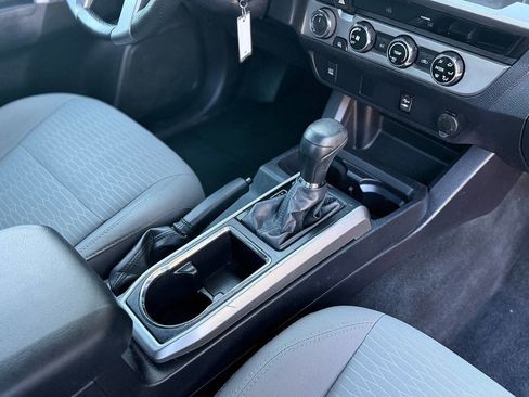 Used 2016 Toyota Tacoma TRD Sport image 46