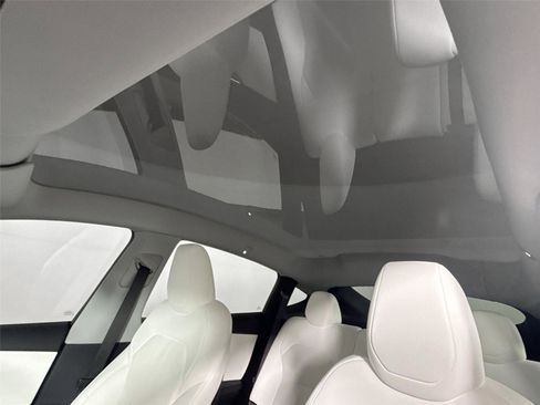 Used 2026 Tesla Model Y Long Range image 10