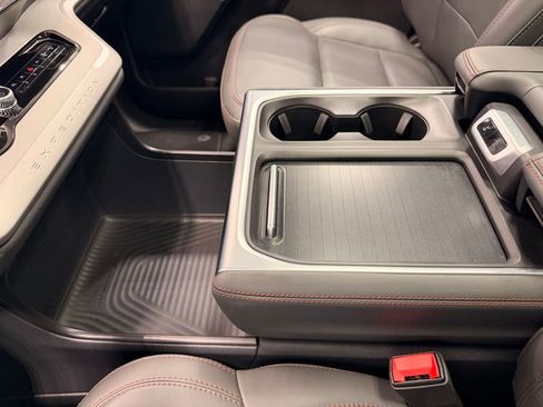 Used 2025 Ford Expedition Active image 39