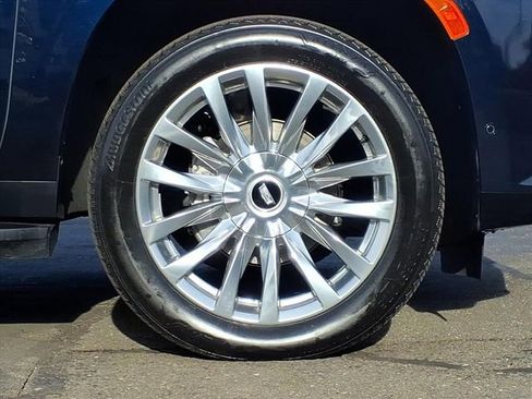 Used 2023 Cadillac Escalade ESV Premium Luxury image 9