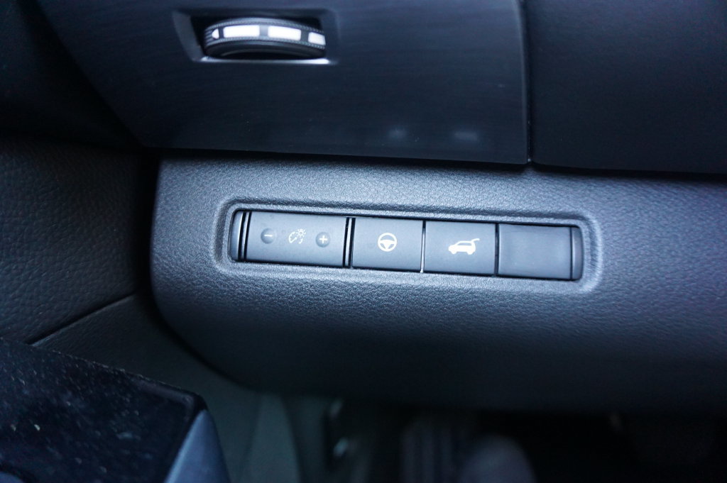 Used 2024 Nissan Pathfinder SL w/ SL Premium Package FWD image 5