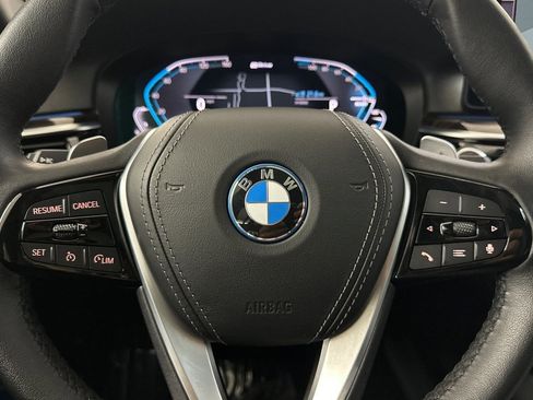 Used 2022 BMW 530e w/ Premium Package image 18