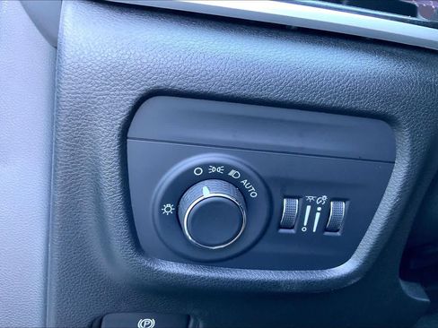Used 2023 Jeep Grand Cherokee Altitude AWD/4WD image 36