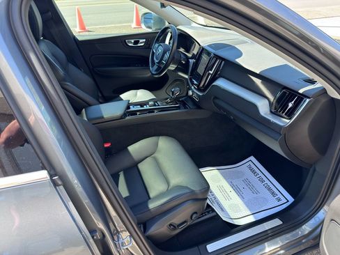 Used 2020 Volvo XC60 T6 Momentum AWD/4WD image 30