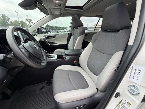 Used 2025 Toyota RAV4 XLE w/ Convenience Package FWD image 28