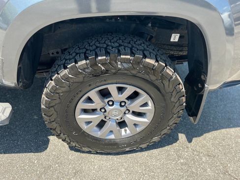 Used 2017 Toyota Tacoma SR5 RWD image 18