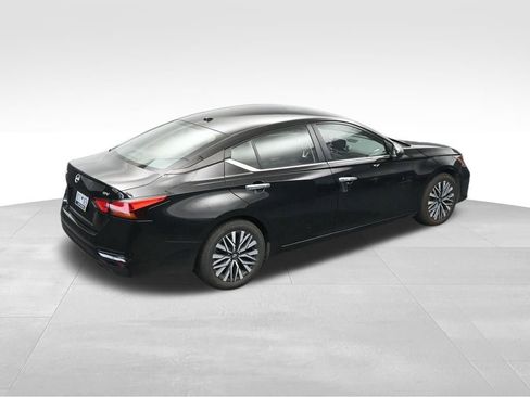 Used 2024 Nissan Altima 2.5 SV FWD image 21