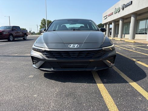 Used 2025 Hyundai Elantra Sport FWD image 2
