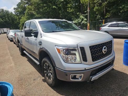 Used 2018 Nissan Titan PRO-4X w/ Pro-4x Utility Package AWD/4WD image 5