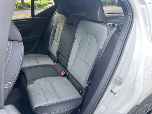 Used 2023 Volvo XC40 B5 Core AWD/4WD image 18
