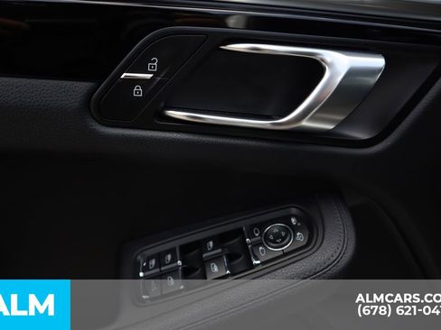 Used 2021 Porsche Macan image 15