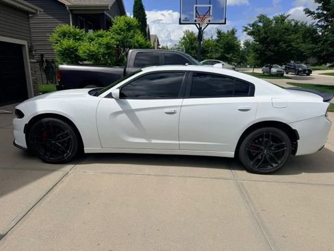 Used 2015 Dodge Charger SXT w/ AWD Plus Group image 3