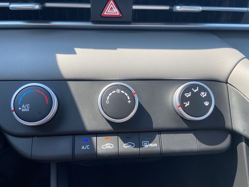 Certified 2025 Hyundai Elantra SE FWD image 11
