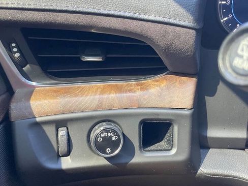 Used 2018 Cadillac Escalade Luxury RWD image 26