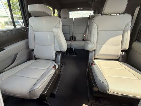 Used 2023 GMC Yukon XL SLT AWD/4WD image 13