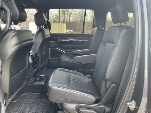 Used 2023 Jeep Wagoneer Series III w/ Preferred Equipment Group image 9