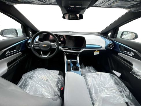 New 2026 Chevrolet Equinox EV LT image 14