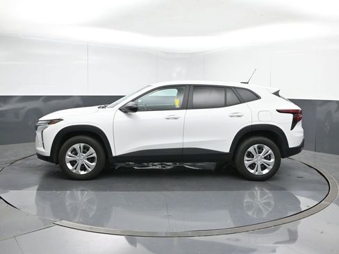 Used 2025 Chevrolet Trax LS image 3