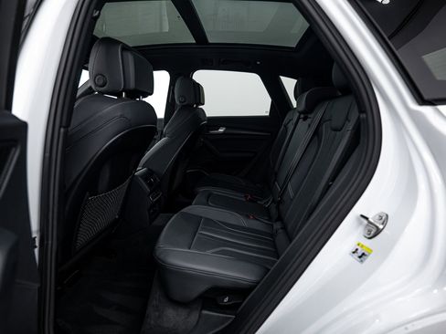 Certified 2024 Audi Q5 e Premium Plus image 17