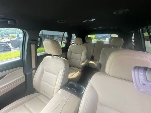 Used 2025 Buick Enclave Preferred AWD/4WD image 18