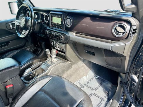Used 2020 Jeep Wrangler Unlimited Sahara image 32