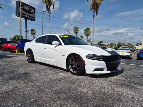 Used 2017 Dodge Charger R/T RWD image 3