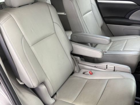 Used 2019 Toyota Highlander XLE FWD image 45