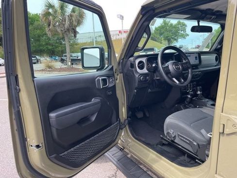 Used 2025 Jeep Gladiator Sport AWD/4WD image 4