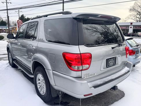 Used 2005 Toyota Sequoia SR5 image 2