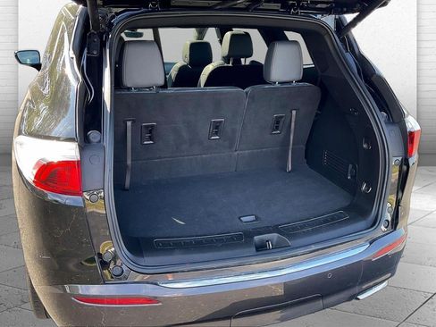 Used 2022 Buick Enclave Premium w/ Experience Buick Package FWD image 4