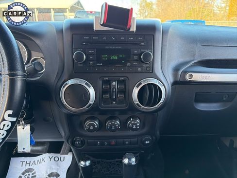 Used 2017 Jeep Wrangler Unlimited Sahara w/ Connectivity Group image 26