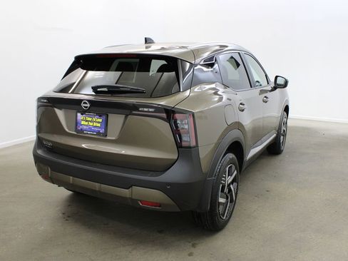 New 2026 Nissan Kicks SV w/ SV Premium Package image 5