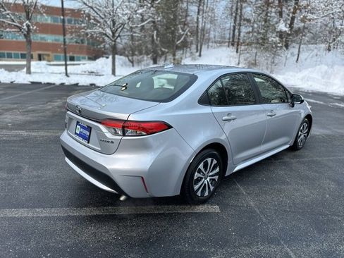 Used 2021 Toyota Corolla LE image 6
