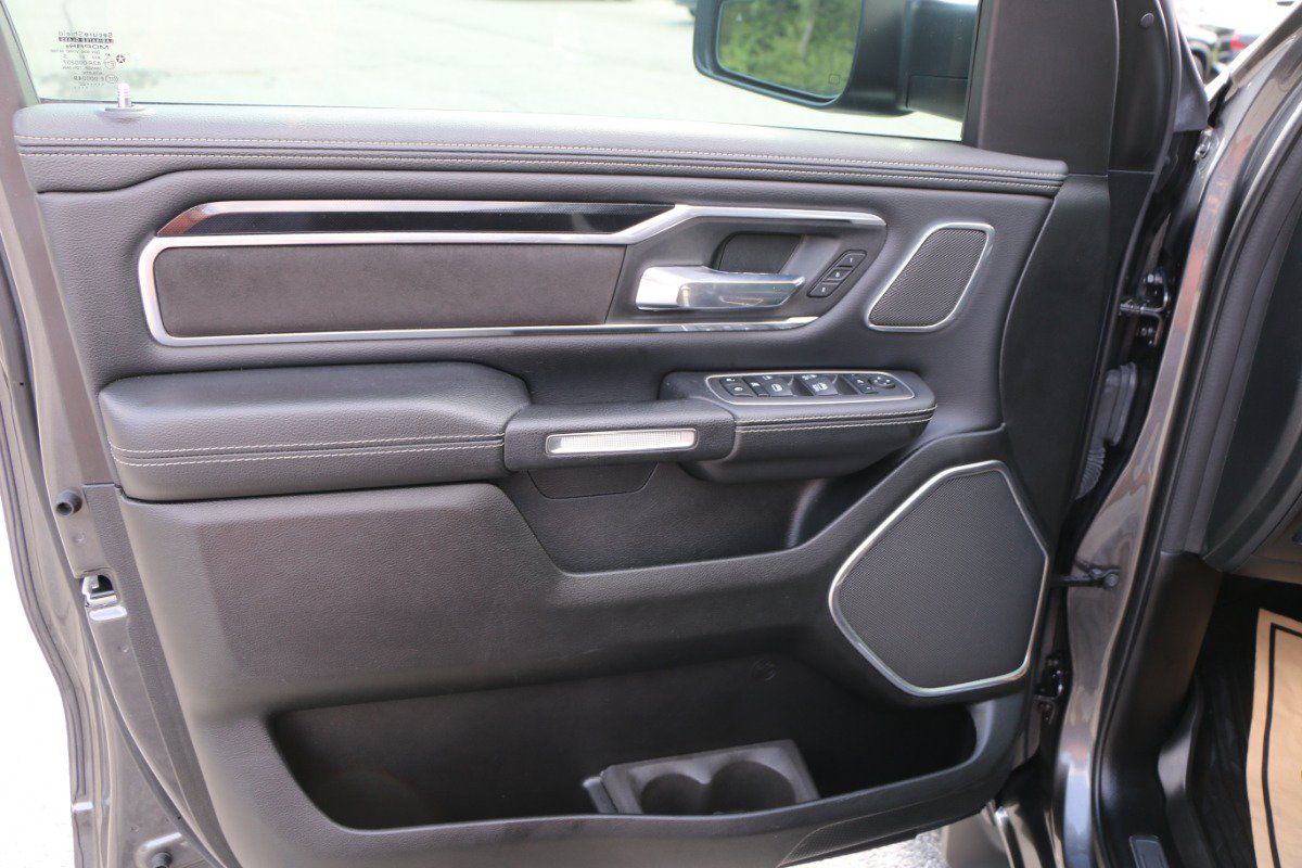 Used 2022 RAM 1500 Laramie AWD/4WD image 17
