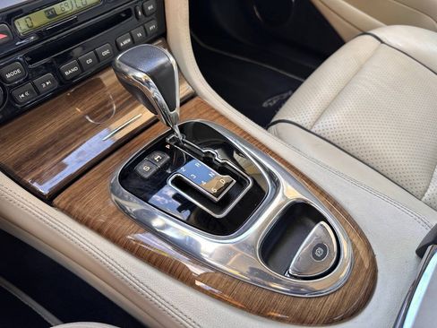 Used 2009 Jaguar XJ Vanden Plas Super V8 Portfolio RWD image 17