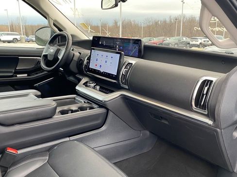 Used 2025 Ford Expedition Max Platinum image 30