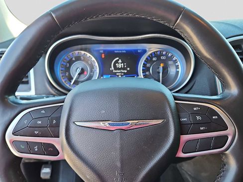 Used 2022 Chrysler 300 Touring L image 19