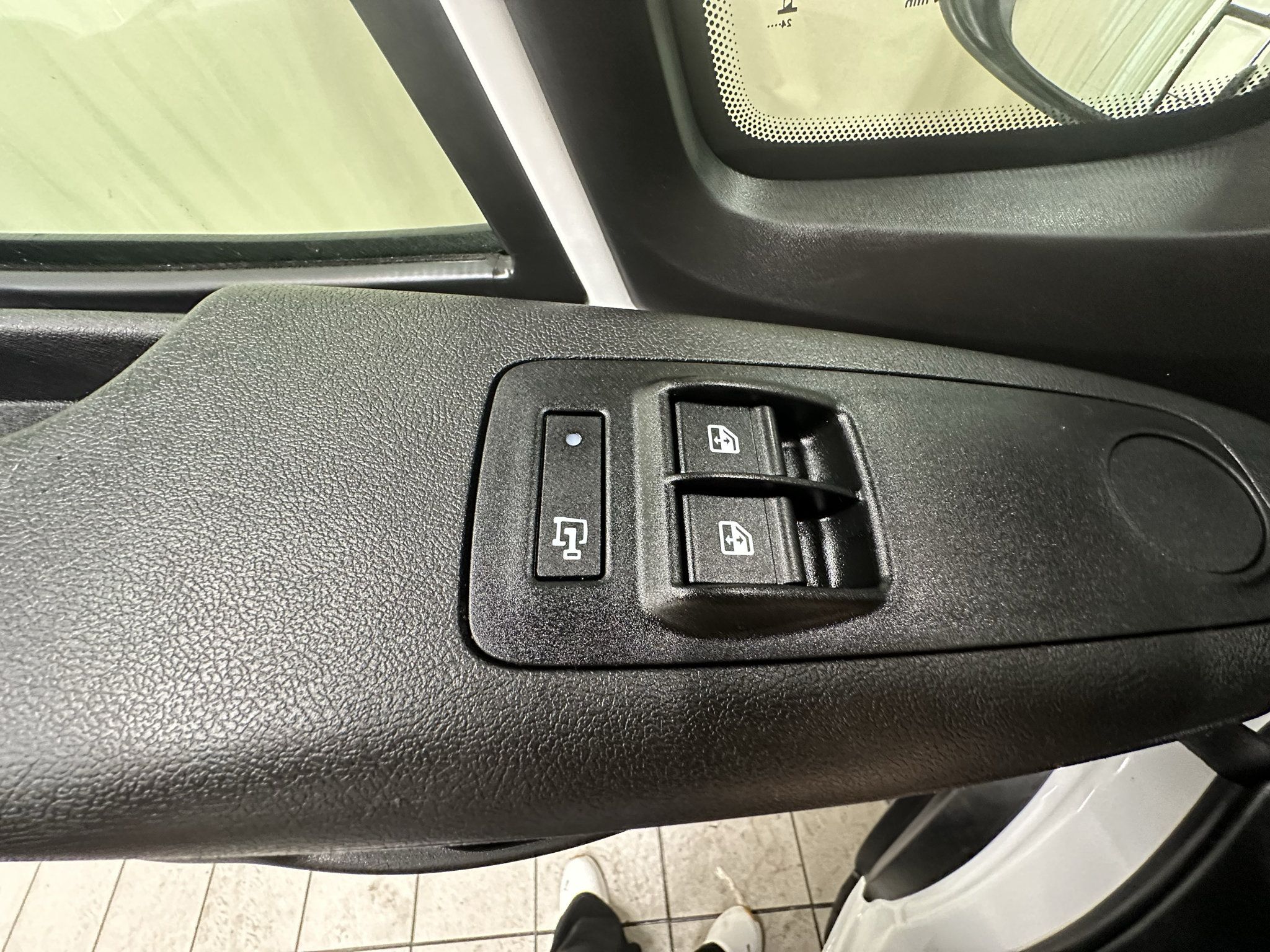 Used 2025 RAM ProMaster 2500 w/ U-Haul Equipment Group FWD image 18