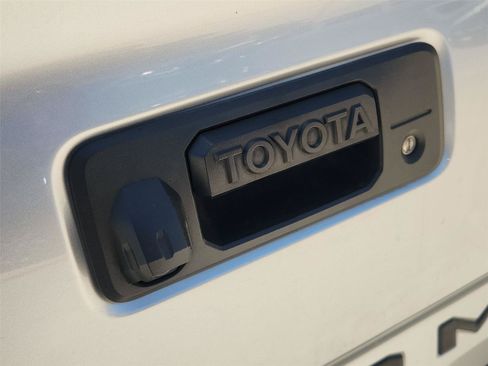 Used 2022 Toyota Tacoma SR5 RWD image 27