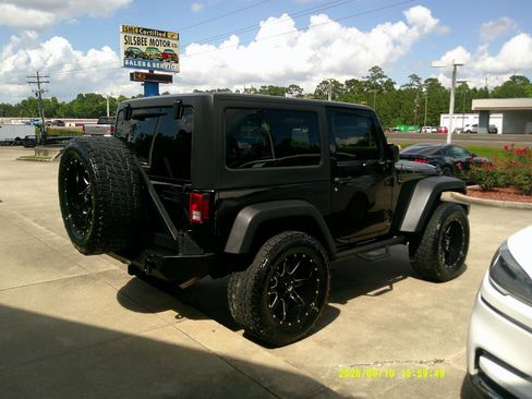 Used 2017 Jeep Wrangler Sport AWD/4WD image 6