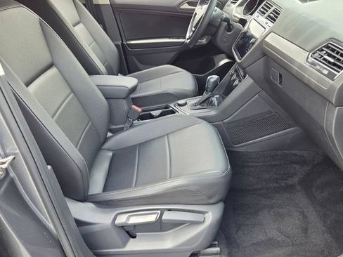 Used 2020 Volkswagen Tiguan SE AWD/4WD image 19
