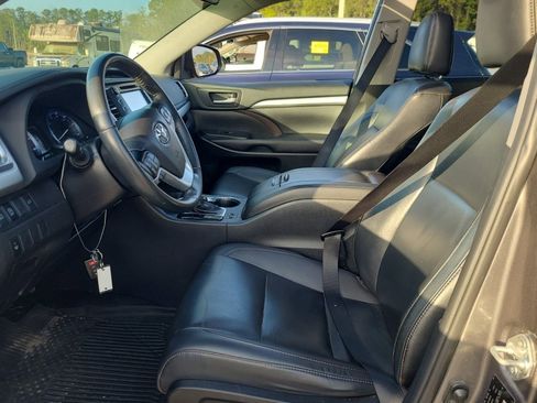 Used 2019 Toyota Highlander XLE image 8