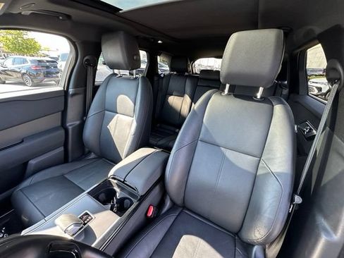Used 2025 Land Rover Range Rover Velar Dynamic SE AWD/4WD image 28