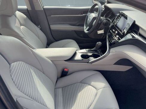 Used 2022 Toyota Camry SE image 28