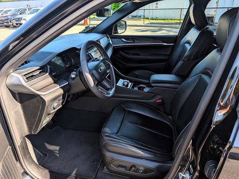 Used 2025 Jeep Grand Cherokee Limited AWD/4WD image 8